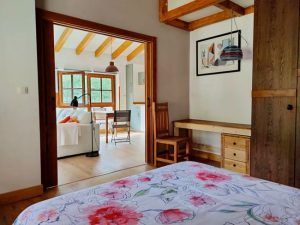 habitación-y-salón-apartamentos-Redes